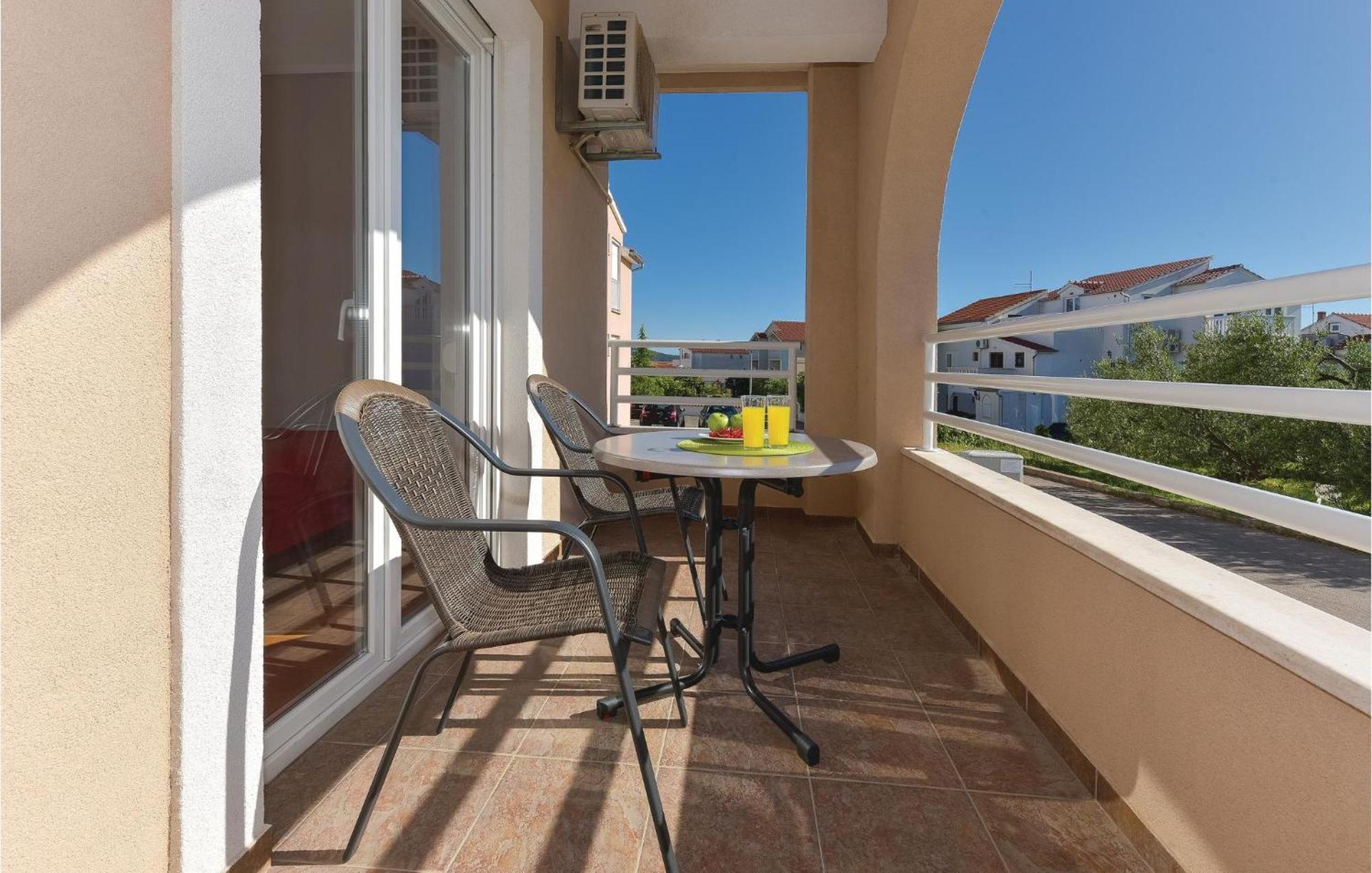 Gorgeous Apartment In Vodice With Kitchen Bagian luar foto
