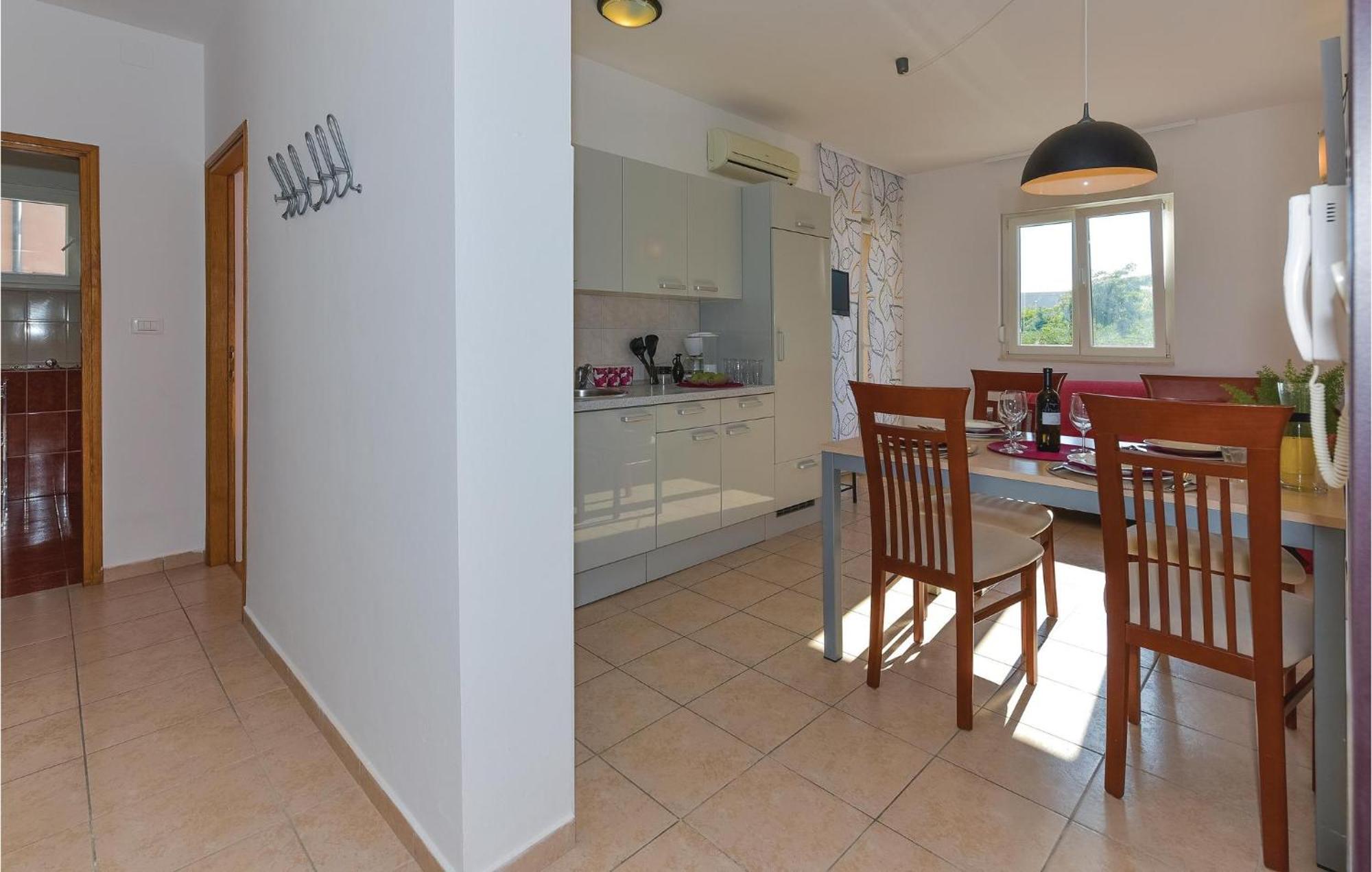 Gorgeous Apartment In Vodice With Kitchen Bagian luar foto